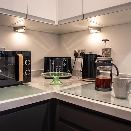 Welcome 4 Business Or Pleasure! Super Central Southampton 'City Vibes' # Stylish Apartment With Outside Space! 1-4 Guests Book Your City Break Or Pre-Cruise Stay! Close To Mayflower Theatre, Universities, Cruise Terminals, Hospitals & Shops! Exterior foto