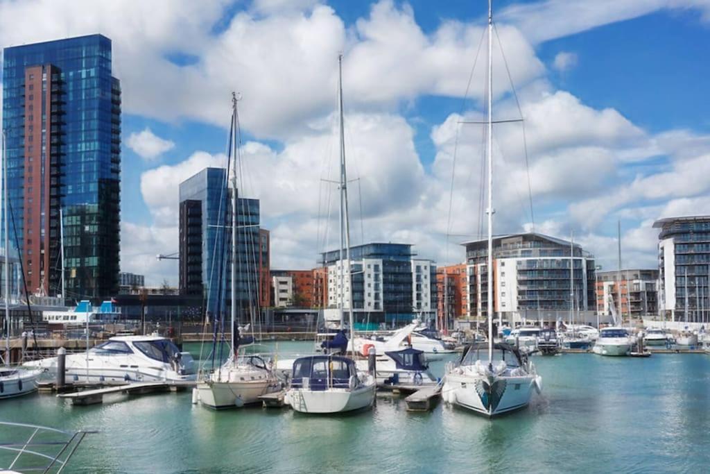 Welcome 4 Business Or Pleasure! Super Central Southampton 'City Vibes' # Stylish Apartment With Outside Space! 1-4 Guests Book Your City Break Or Pre-Cruise Stay! Close To Mayflower Theatre, Universities, Cruise Terminals, Hospitals & Shops! Exterior foto