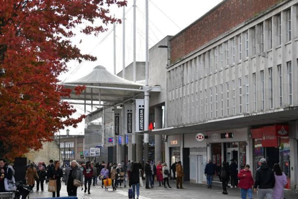 Welcome 4 Business Or Pleasure! Super Central Southampton 'City Vibes' # Stylish Apartment With Outside Space! 1-4 Guests Book Your City Break Or Pre-Cruise Stay! Close To Mayflower Theatre, Universities, Cruise Terminals, Hospitals & Shops! Exterior foto