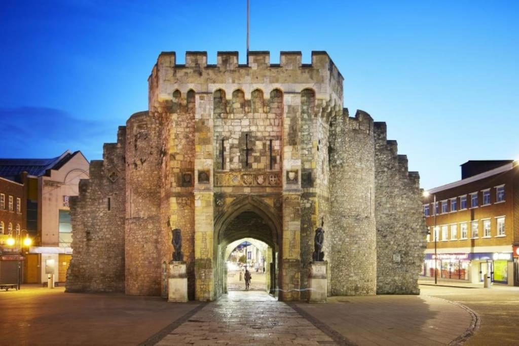 Welcome 4 Business Or Pleasure! Super Central Southampton 'City Vibes' # Stylish Apartment With Outside Space! 1-4 Guests Book Your City Break Or Pre-Cruise Stay! Close To Mayflower Theatre, Universities, Cruise Terminals, Hospitals & Shops! Exterior foto