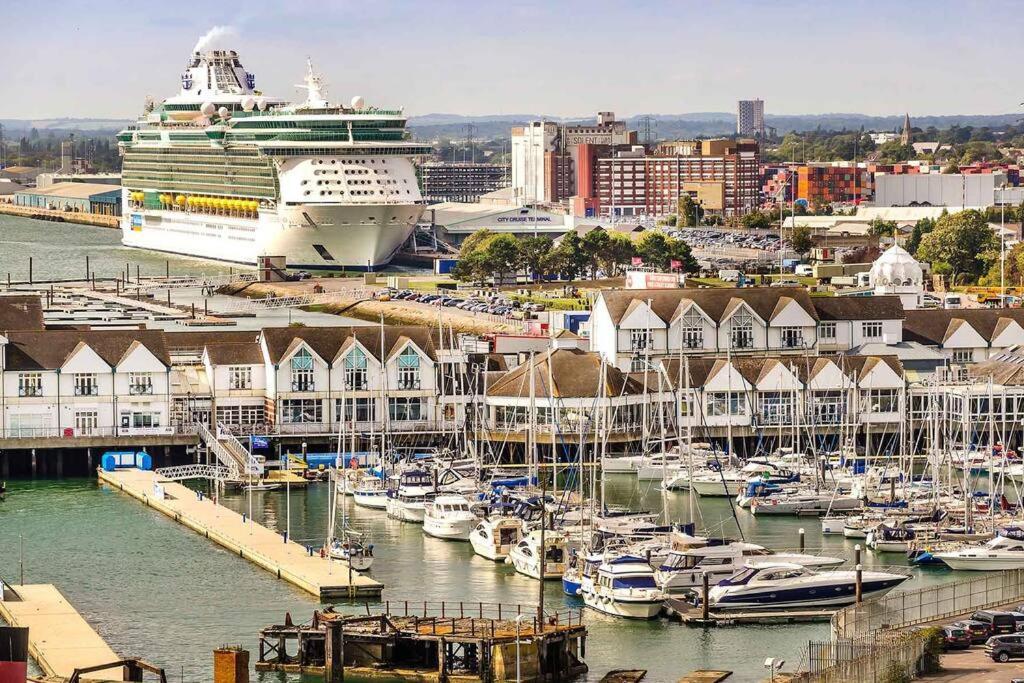 Welcome 4 Business Or Pleasure! Super Central Southampton 'City Vibes' # Stylish Apartment With Outside Space! 1-4 Guests Book Your City Break Or Pre-Cruise Stay! Close To Mayflower Theatre, Universities, Cruise Terminals, Hospitals & Shops! Exterior foto