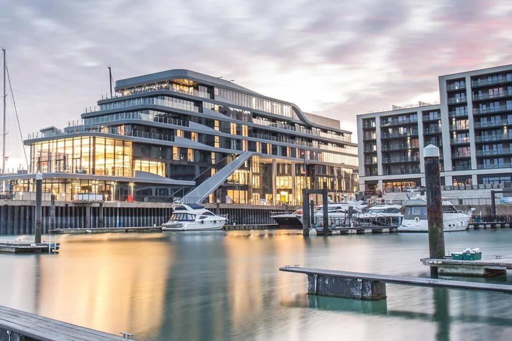 Welcome 4 Business Or Pleasure! Super Central Southampton 'City Vibes' # Stylish Apartment With Outside Space! 1-4 Guests Book Your City Break Or Pre-Cruise Stay! Close To Mayflower Theatre, Universities, Cruise Terminals, Hospitals & Shops! Exterior foto
