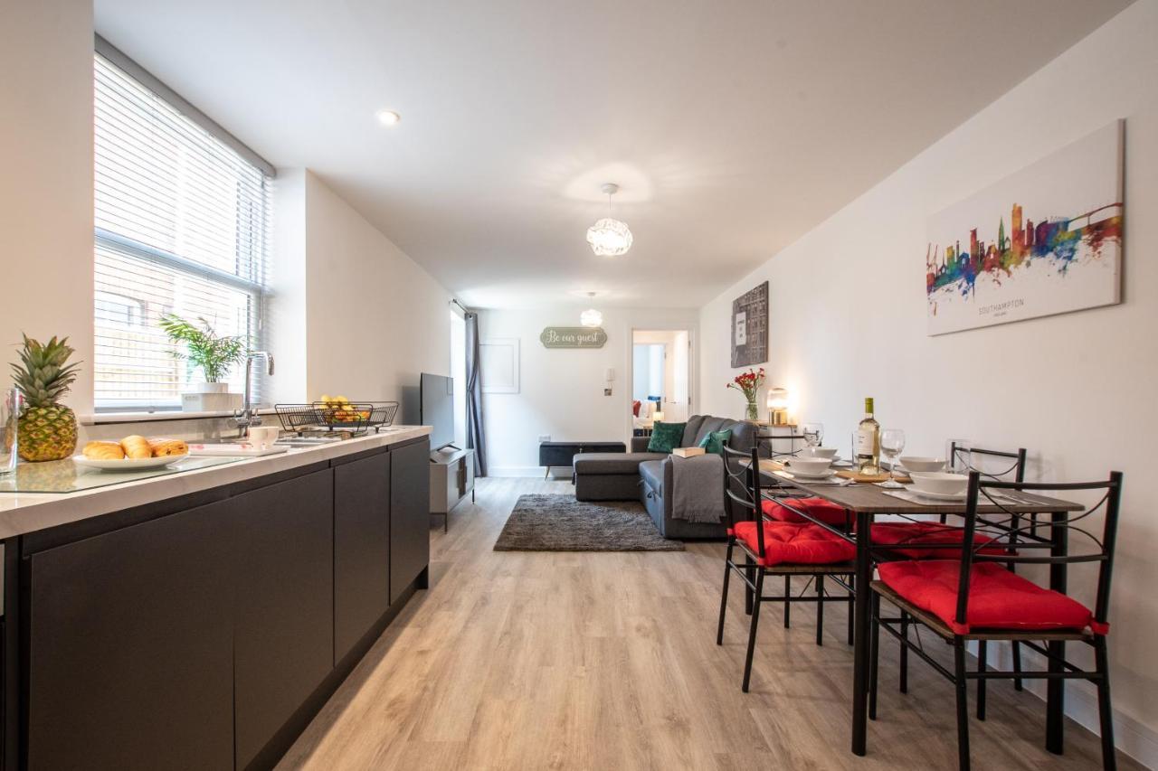 Welcome 4 Business Or Pleasure! Super Central Southampton 'City Vibes' # Stylish Apartment With Outside Space! 1-4 Guests Book Your City Break Or Pre-Cruise Stay! Close To Mayflower Theatre, Universities, Cruise Terminals, Hospitals & Shops! Exterior foto