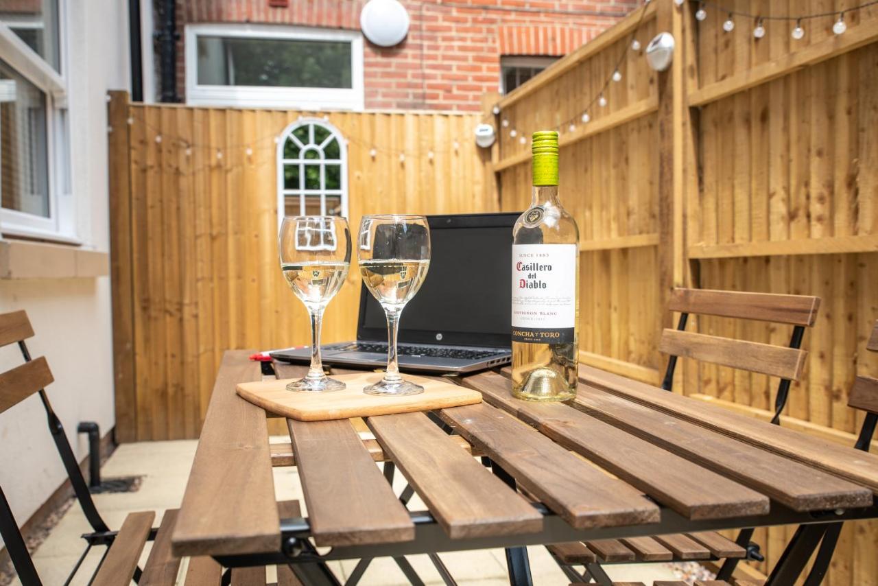 Welcome 4 Business Or Pleasure! Super Central Southampton 'City Vibes' # Stylish Apartment With Outside Space! 1-4 Guests Book Your City Break Or Pre-Cruise Stay! Close To Mayflower Theatre, Universities, Cruise Terminals, Hospitals & Shops! Exterior foto