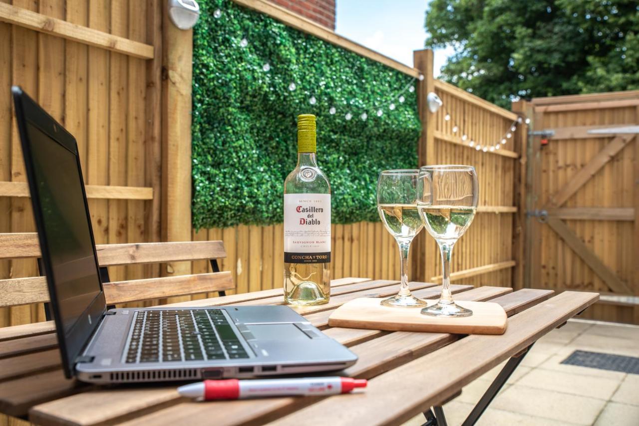 Welcome 4 Business Or Pleasure! Super Central Southampton 'City Vibes' # Stylish Apartment With Outside Space! 1-4 Guests Book Your City Break Or Pre-Cruise Stay! Close To Mayflower Theatre, Universities, Cruise Terminals, Hospitals & Shops! Exterior foto