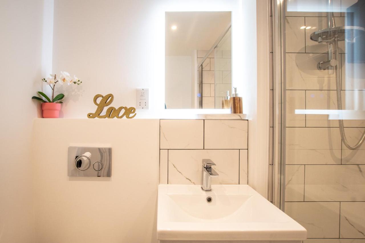 Welcome 4 Business Or Pleasure! Super Central Southampton 'City Vibes' # Stylish Apartment With Outside Space! 1-4 Guests Book Your City Break Or Pre-Cruise Stay! Close To Mayflower Theatre, Universities, Cruise Terminals, Hospitals & Shops! Exterior foto