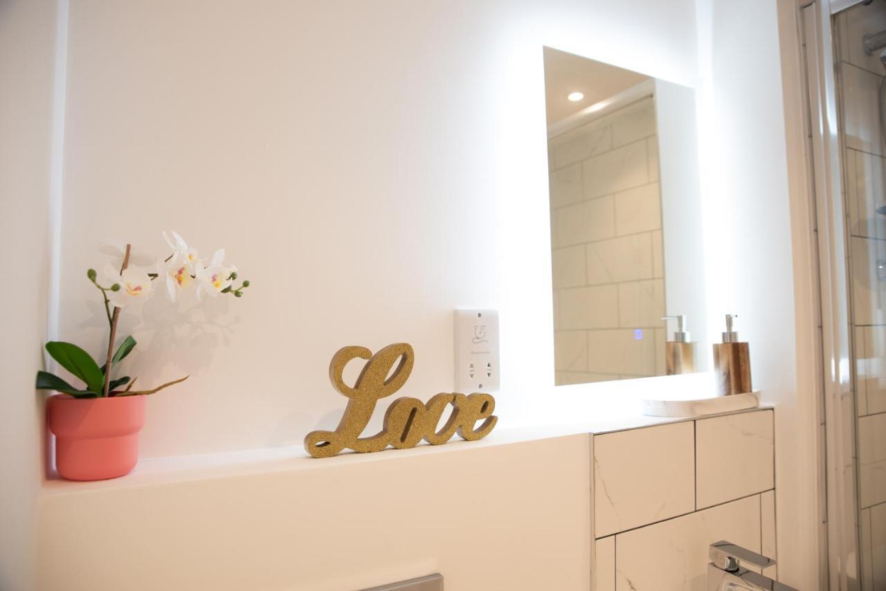 Welcome 4 Business Or Pleasure! Super Central Southampton 'City Vibes' # Stylish Apartment With Outside Space! 1-4 Guests Book Your City Break Or Pre-Cruise Stay! Close To Mayflower Theatre, Universities, Cruise Terminals, Hospitals & Shops! Exterior foto