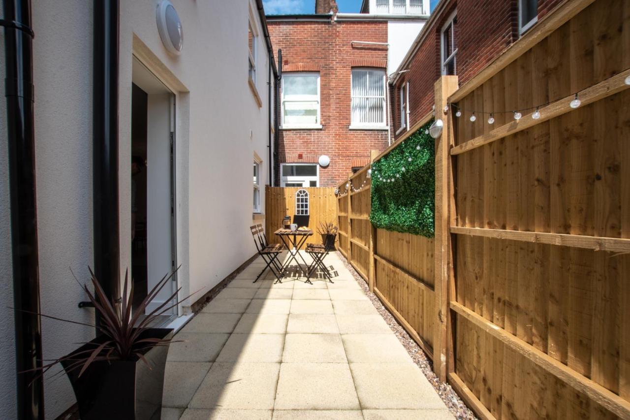 Welcome 4 Business Or Pleasure! Super Central Southampton 'City Vibes' # Stylish Apartment With Outside Space! 1-4 Guests Book Your City Break Or Pre-Cruise Stay! Close To Mayflower Theatre, Universities, Cruise Terminals, Hospitals & Shops! Exterior foto