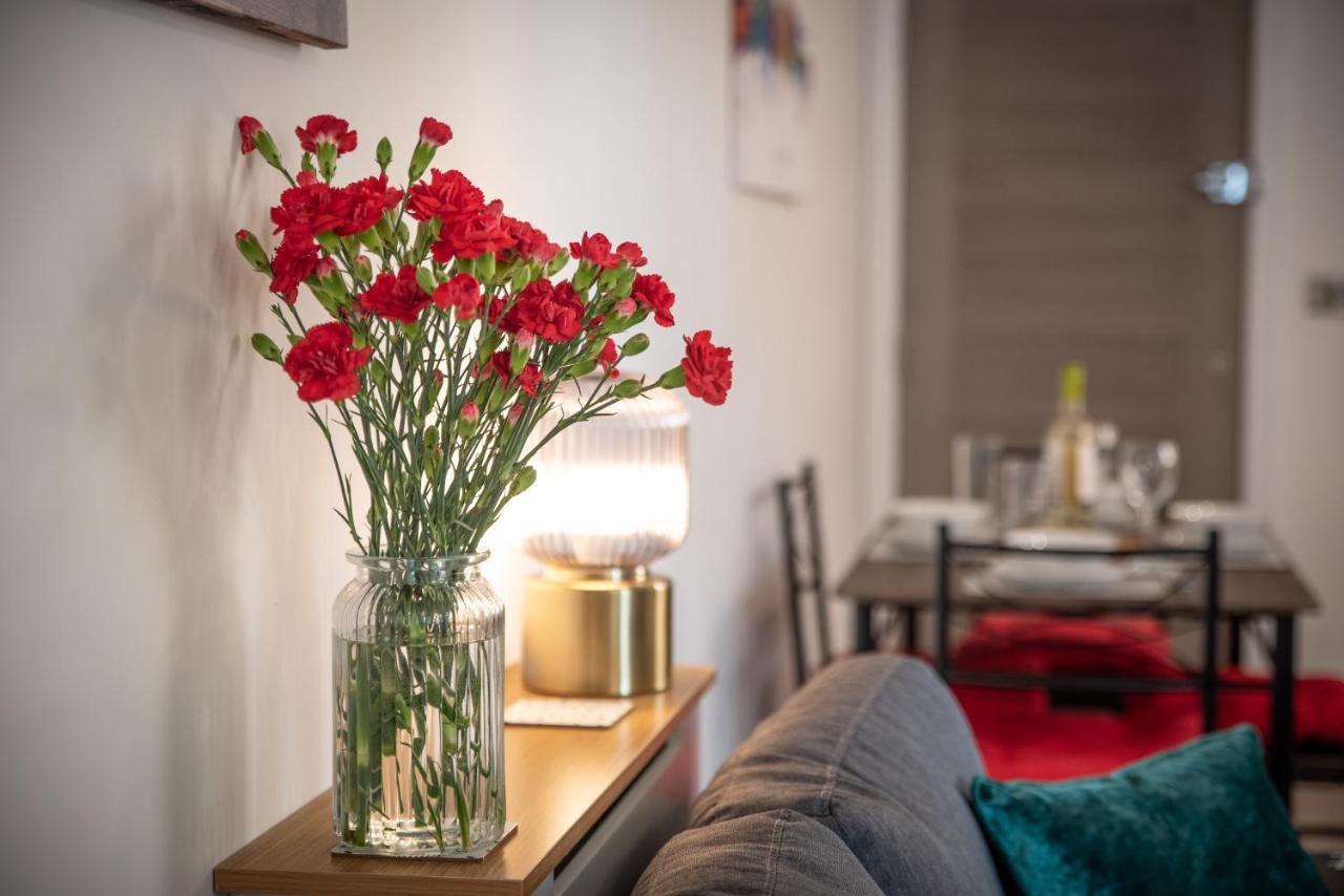 Welcome 4 Business Or Pleasure! Super Central Southampton 'City Vibes' # Stylish Apartment With Outside Space! 1-4 Guests Book Your City Break Or Pre-Cruise Stay! Close To Mayflower Theatre, Universities, Cruise Terminals, Hospitals & Shops! Exterior foto